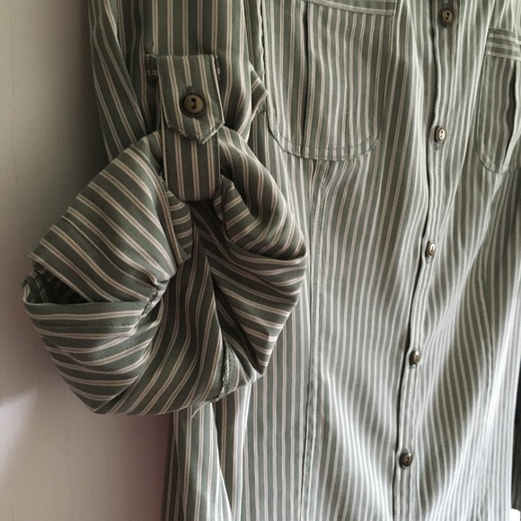 NWT Croft and Borrow Woman’s Size L Button Down - Picture 2 of 6